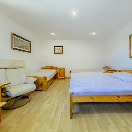 Üdülőközpont River Side Near Besenova Ivachnófalu